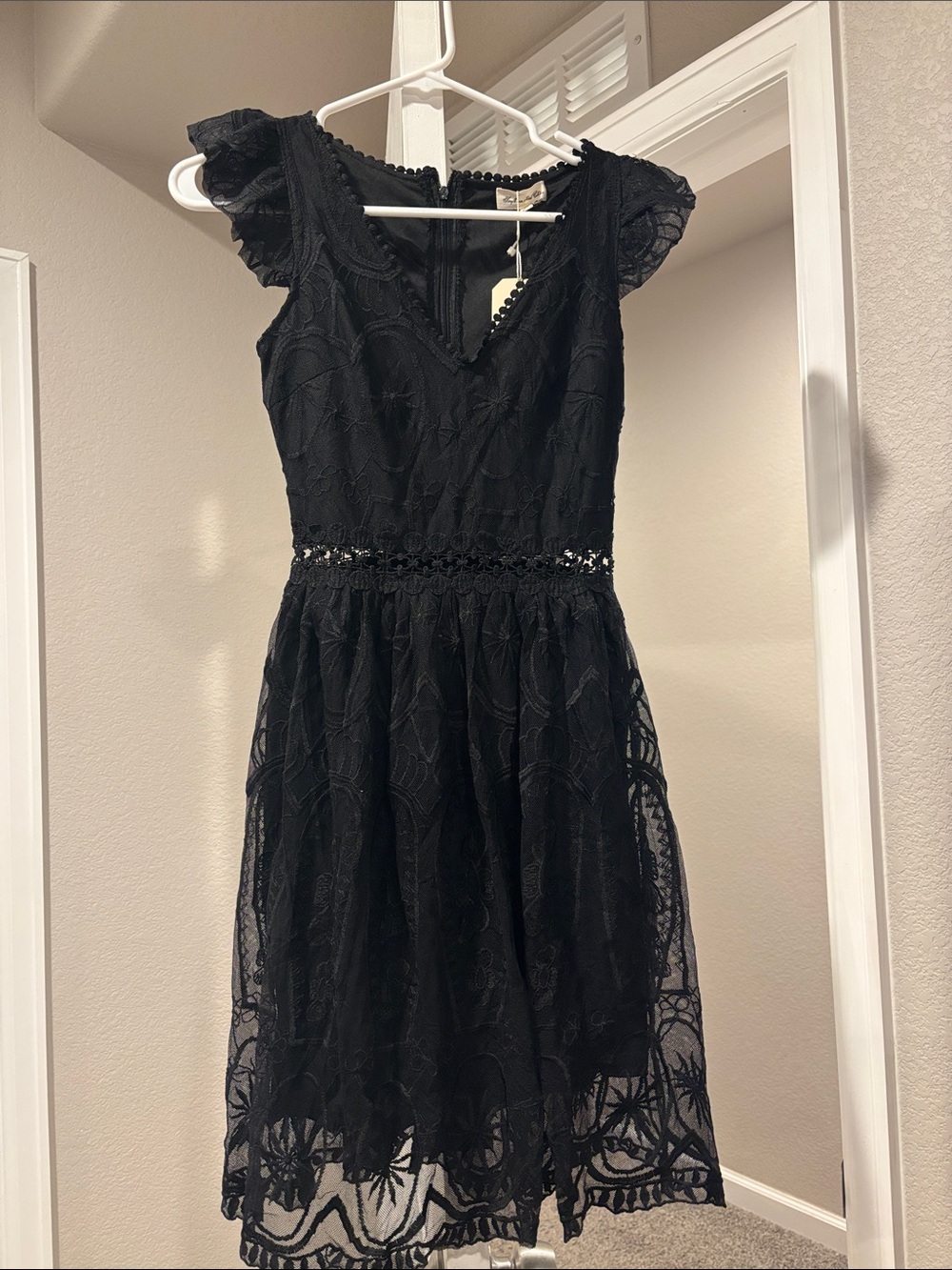 Elegant Black Lace V-Neck Formal Dress for Women